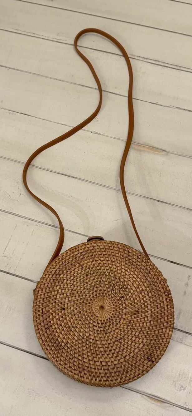 Womens Round Woven Crossbody Bag Tan Brown Strap Snap Closure Lined Gold